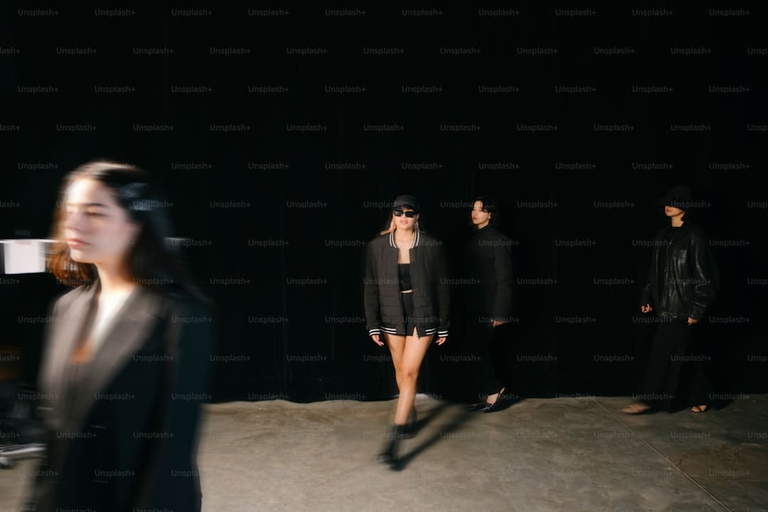 反常街坊清晨翻入单亲妈妈家中，过后妻子辩解：苍蝇不叮无缝的蛋